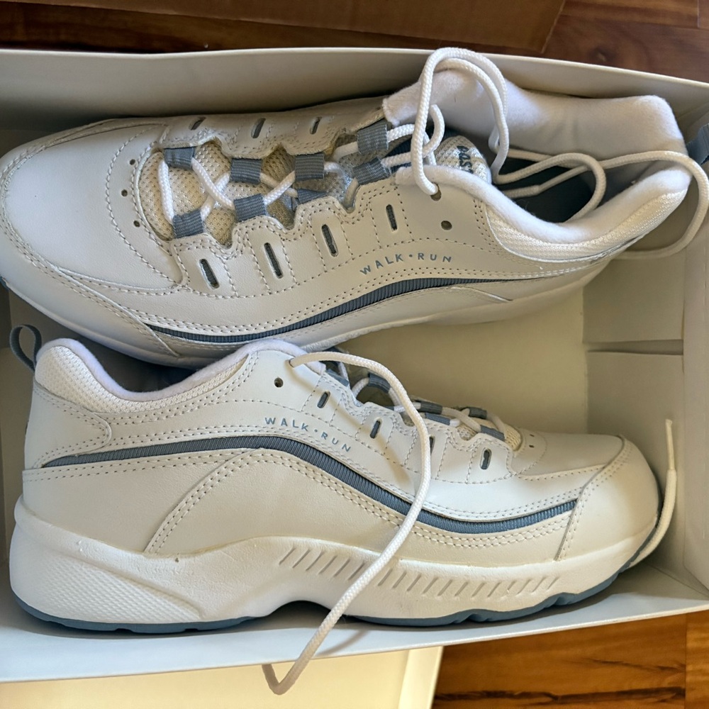 Easy Spirit White and Gray Walk-Run Athletic Sneakers